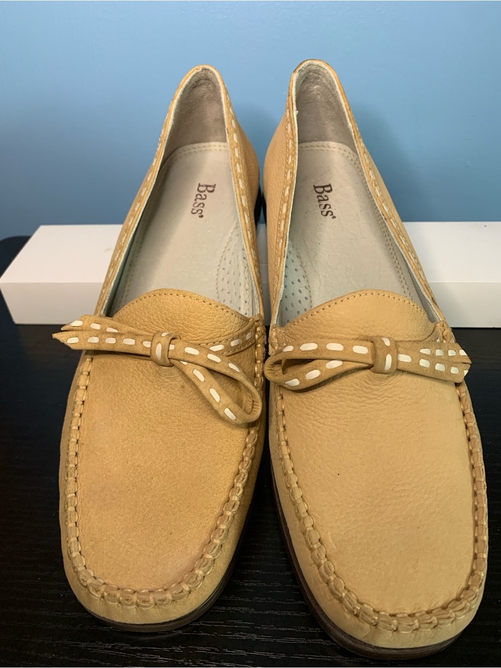 Bass Women’s Tan Bow Moccasin Loafers